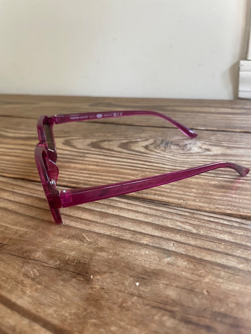 Foster Grant Pink Geometric Retro Sunglasses - Picture 4 of 8